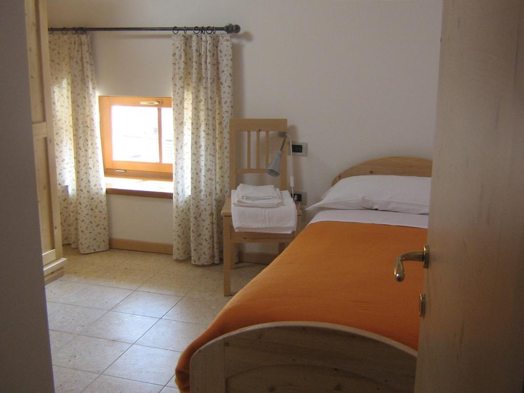 Taxus Hostel Pieve Tesino Zimmer foto